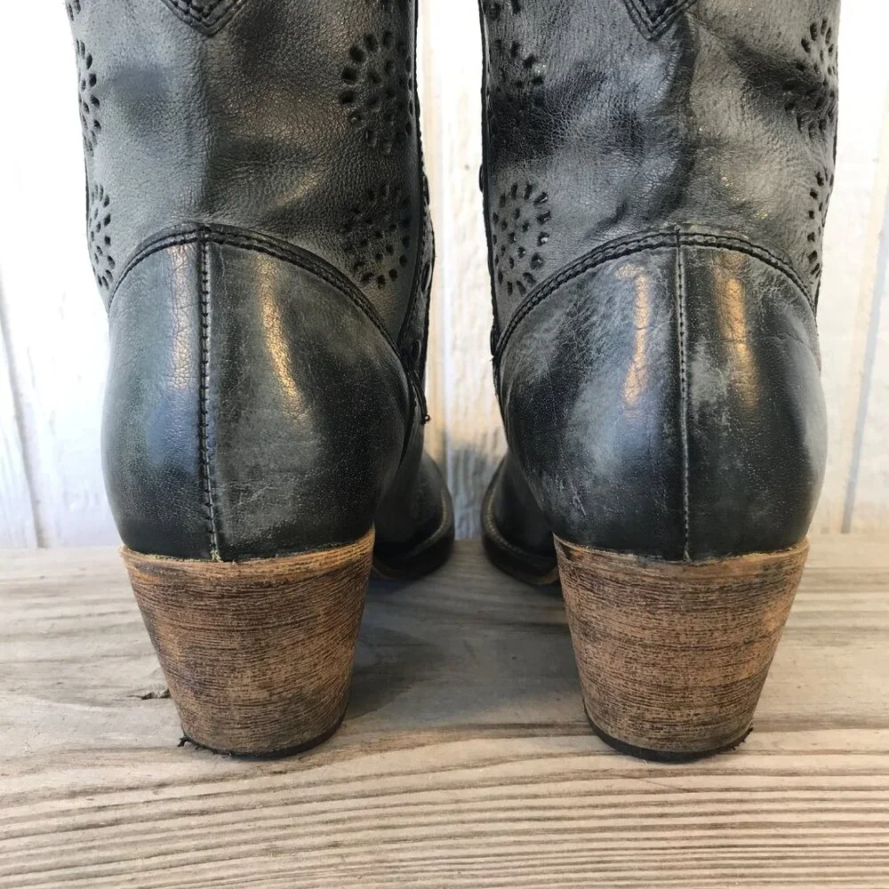 Dingo Cutouts and Studs Womens Gray Leather Western Ankle Boots 9.5 M DI790